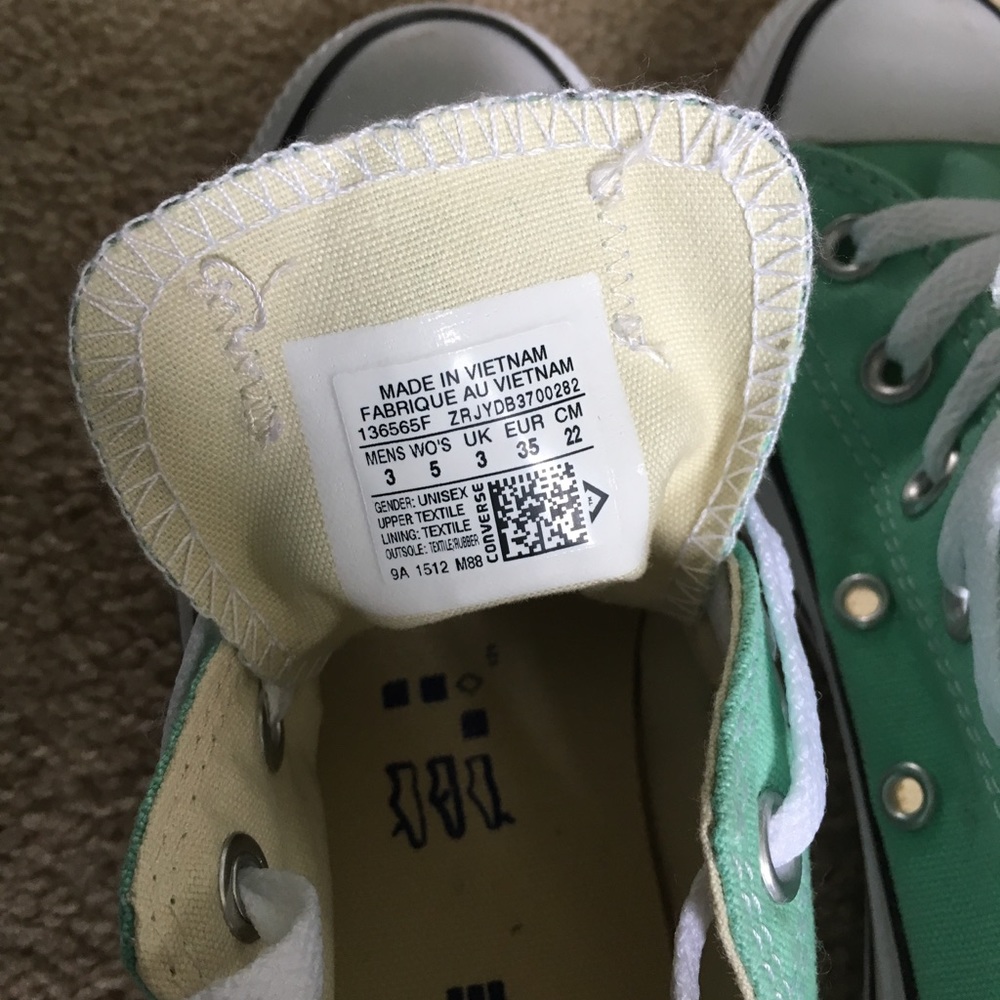 LIKE NEW Converse chuck taylor all star low tops - Picture 5 of 6